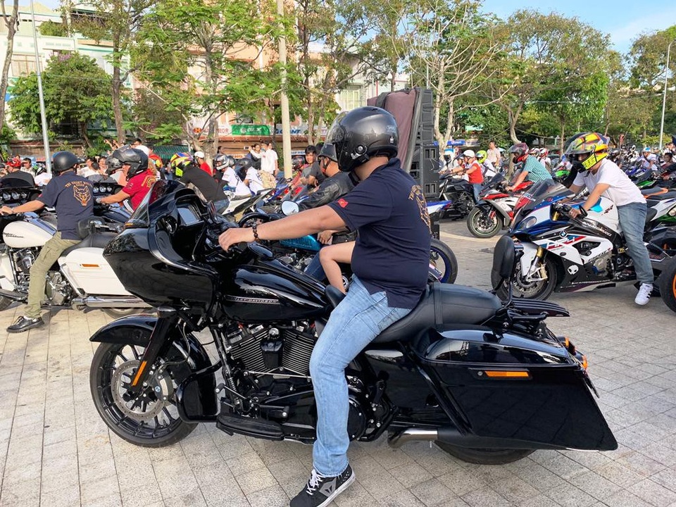 500 xe phân khối lớn đi trên phố Tây Đô “hớp hồn” người đi đường - 3