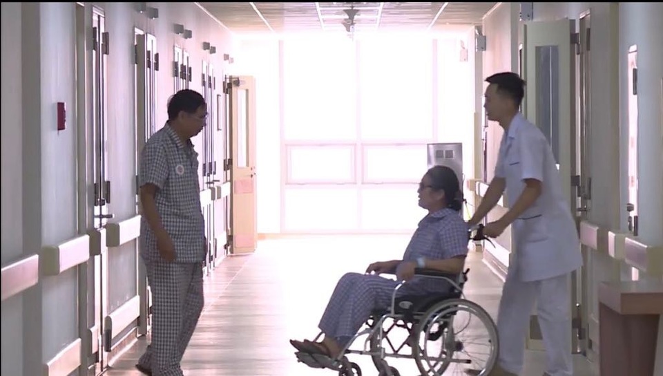 Từ chỗ quá tải, hiện giờ nhiều bệnh viện khang trang, sạch đẹp. Tại BV tuyến Trung ương, tỷ lệ nằm ghép giảm ngoạn mục, từ 58% (năm 2012) xuống 16,7% ở tuyến Trung ương; và ở tuyến tỉnh từ 47% xuống 11,4%.