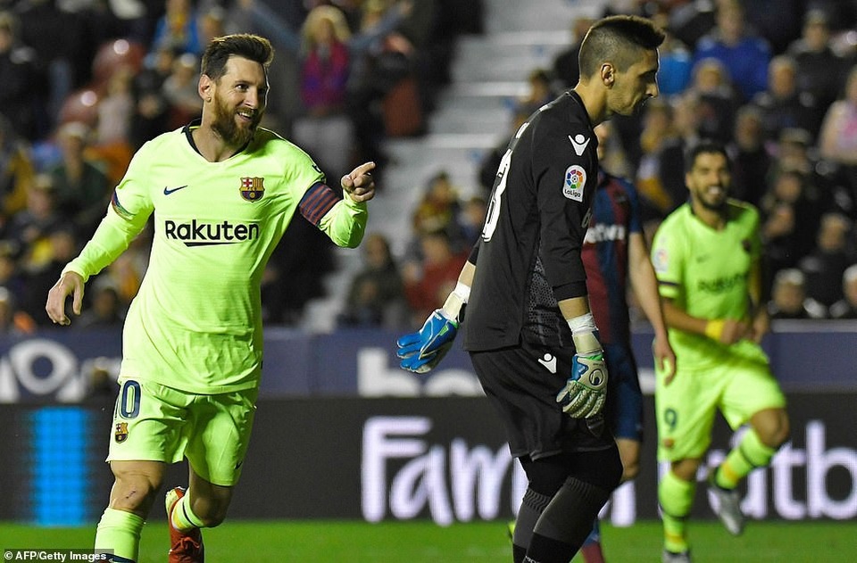 Messi lập hattrick, Barcelona vững ngôi đầu bảng La Liga - 8
Ở trận đấu này, Messi ghi 3 bàn và hai lần kiến tạo để Luis Suarez, Pique lập công
