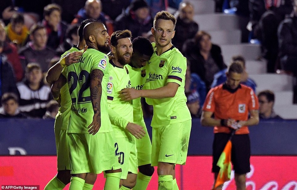 Messi lập hattrick, Barcelona vững ngôi đầu bảng La Liga - 9
Barcelona tiếp tục dẫn đầu La Liga với 34 điểm/16 trận