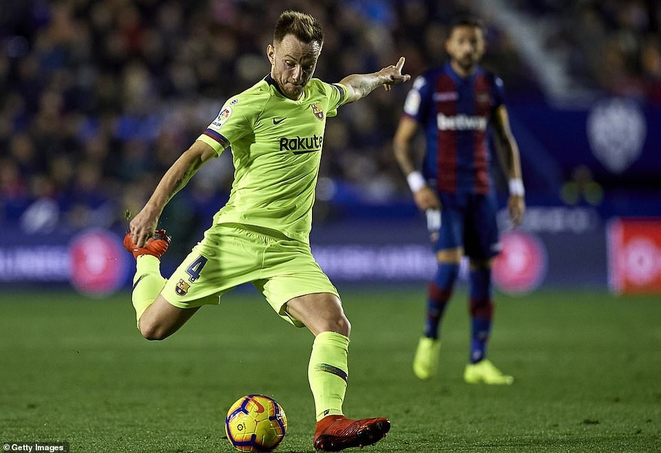 Messi lập hattrick, Barcelona vững ngôi đầu bảng La Liga - 2
Barcelona đã gặp không ít khó khăn ở 30 phút đầu trận