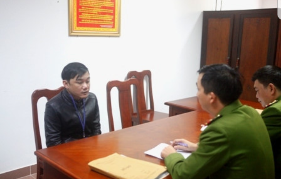 Kế toán trưởng công ty taxi lừa đảo chiếm hơn 1 tỷ đồng - 1 Đối tượng Vũ bị cơ quan công an triệu tập lấy lời khai