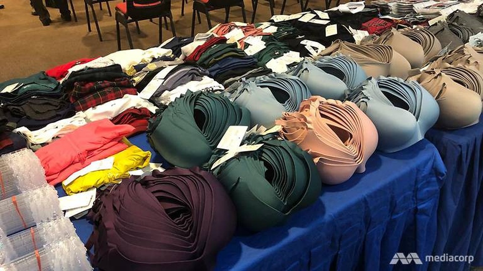 Singapore phạt tù 4 công dân Việt Nam trộm 1.400 món đồ - 1 Các tang vật cảnh sát Singapore tịch thu từ 4 đối tượng Việt Nam (Ảnh: Media Corp)