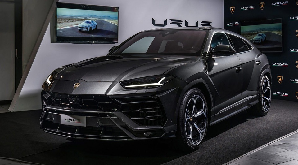 Mục sư chơi trội, mua siêu xe Lamborghini Urus tặng vợ - 1 Chiếc siêu xe mà mục sư Gray mua tặng vợ.