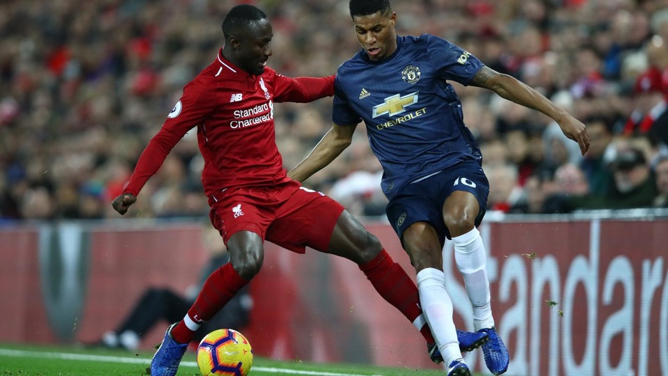 Nhìn lại thất bại thảm hại của Man Utd trên sân Liverpool - 6
Các cầu thủ Liverpool cũng sẵn sàng phạm lỗi chiến thuật để ngăn cản những mũi nhọn như Rashford phản công. Mùa trước Liverpool ôm hận vì Rashford