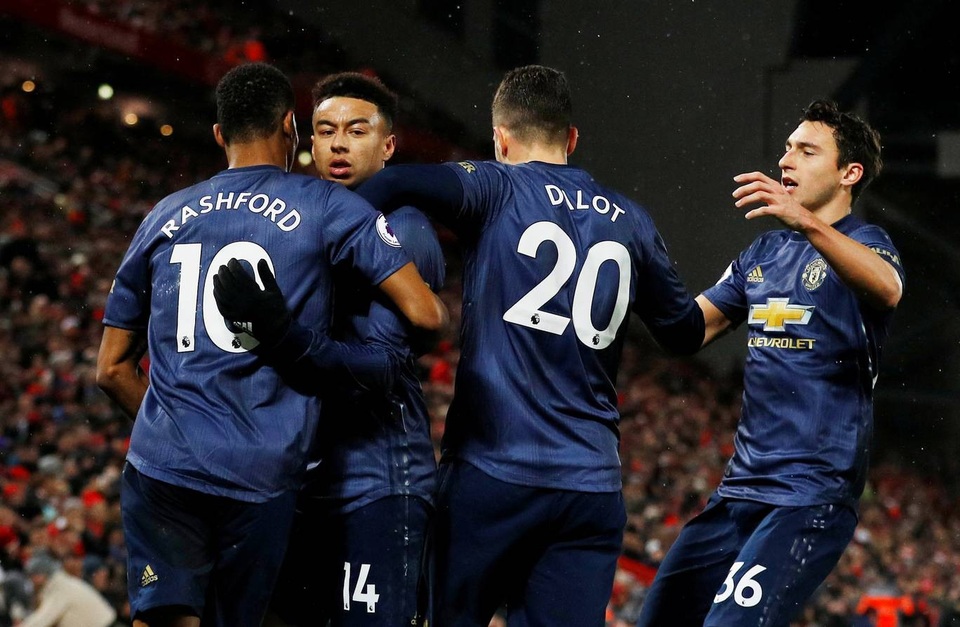 Nhìn lại thất bại thảm hại của Man Utd trên sân Liverpool - 13
Các cầu thủ Man Utd khá vui mừng với bàn thắng quân bình tỉ số