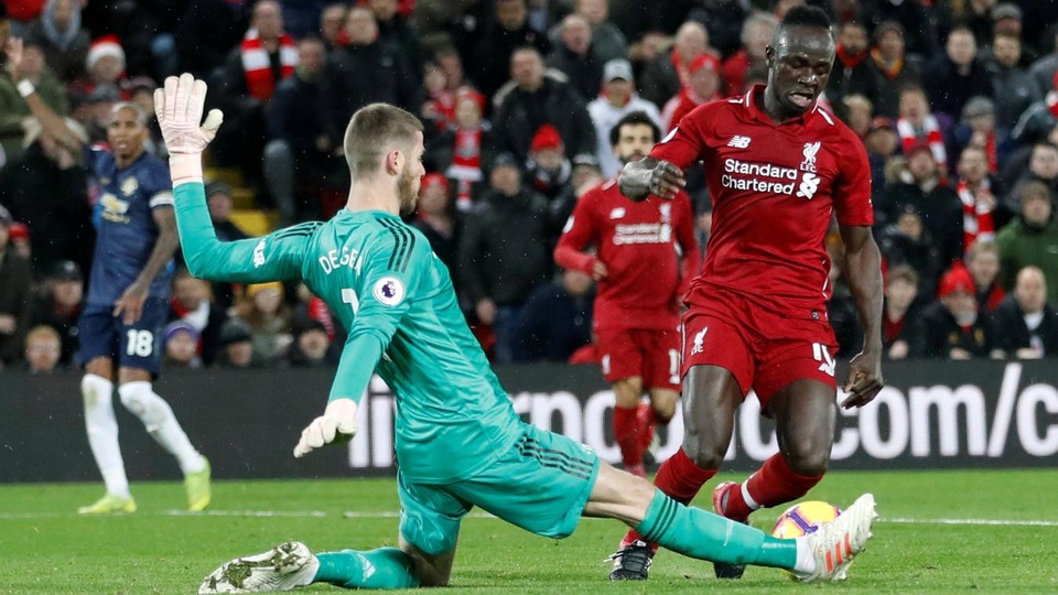 Nhìn lại thất bại thảm hại của Man Utd trên sân Liverpool - 15
De Gea phải liên tục làm việc để ngăn cản đối phương ghi bàn