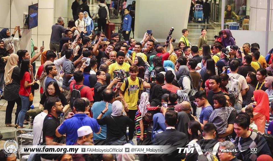Thất bại trước đội tuyển Việt Nam, Malaysia vẫn được chào đón như người hùng - 2 Thất bại trước đội tuyển Việt Nam, Malaysia vẫn được chào đón như người hùng - 2