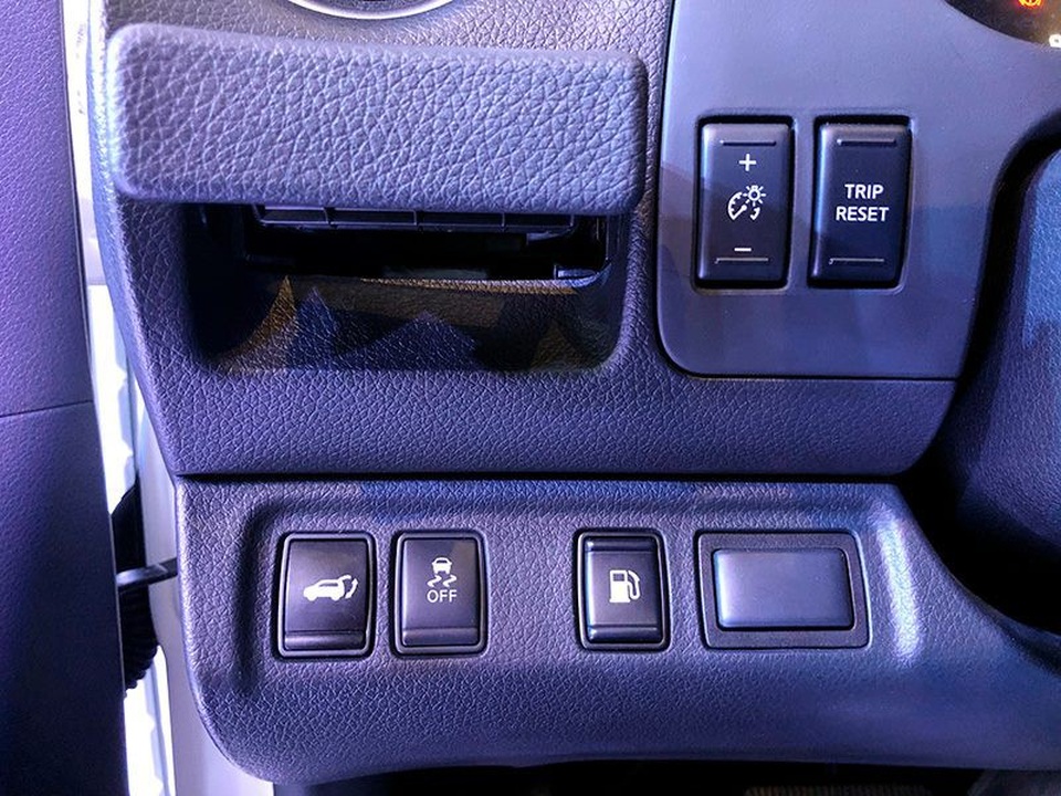 Nissan Terra chính thức ra mắt với giá bán từ 988 triệu đồng - 10 Nissan Terra chính thức ra mắt với giá bán từ 988 triệu đồng - 10