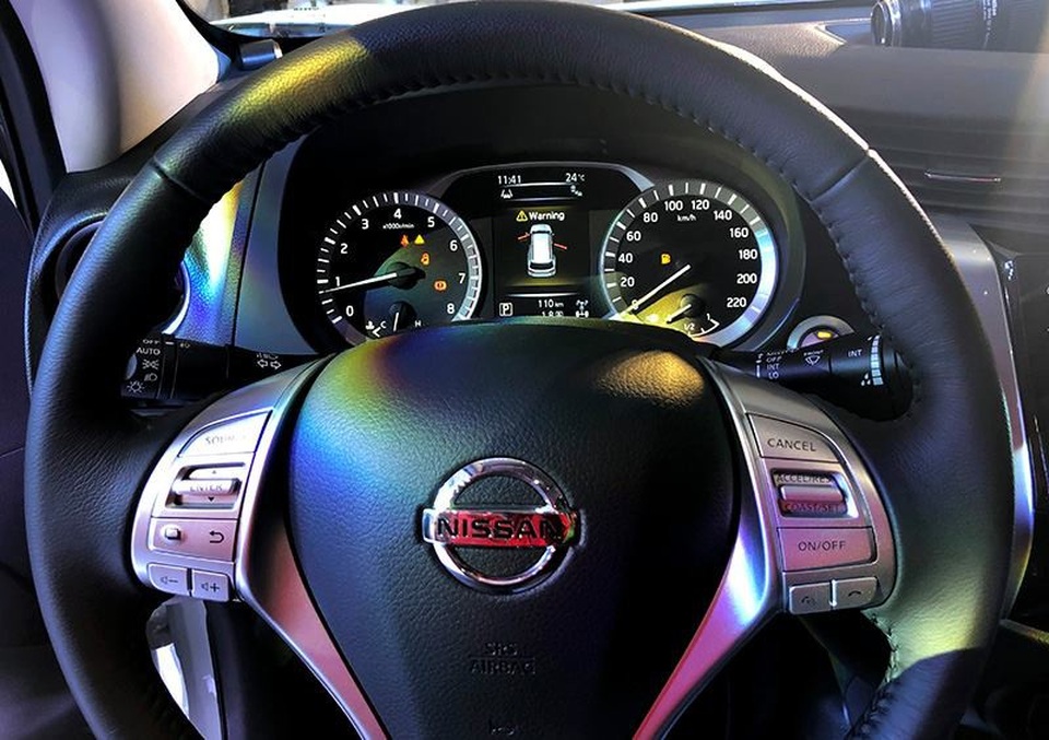 Nissan Terra chính thức ra mắt với giá bán từ 988 triệu đồng - 8 Nissan Terra chính thức ra mắt với giá bán từ 988 triệu đồng - 8