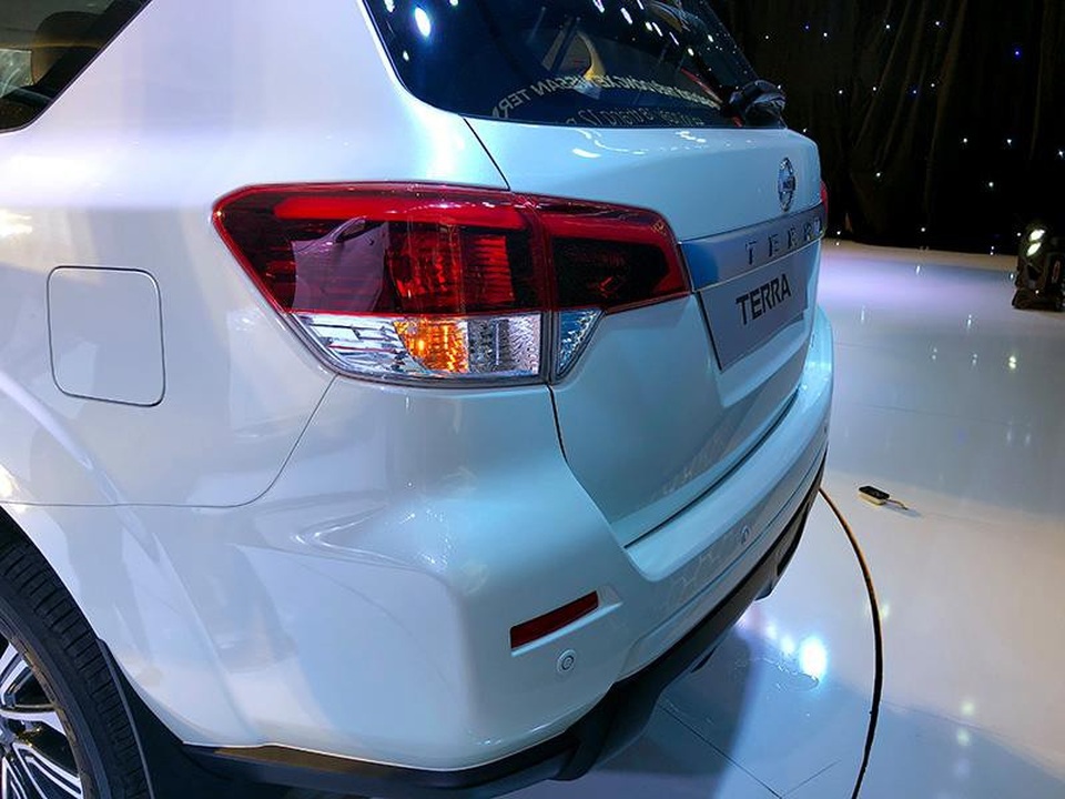 Nissan Terra chính thức ra mắt với giá bán từ 988 triệu đồng - 13 Nissan Terra chính thức ra mắt với giá bán từ 988 triệu đồng - 13