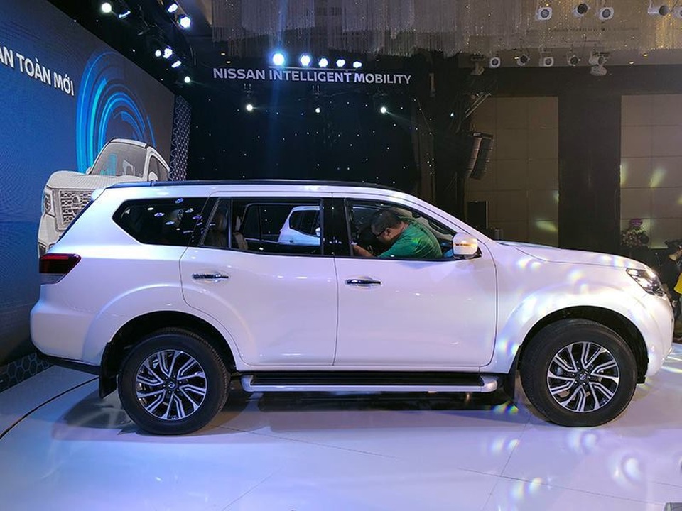 Nissan Terra chính thức ra mắt với giá bán từ 988 triệu đồng - 12 Nissan Terra chính thức ra mắt với giá bán từ 988 triệu đồng - 12