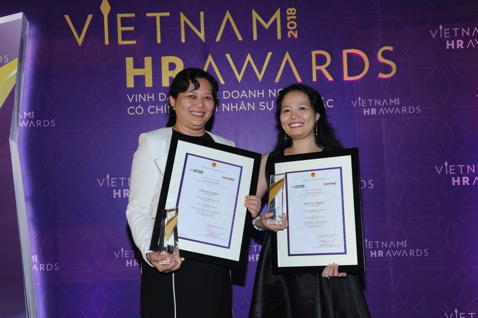 Nestlé Việt Nam được Vinh danh doanh nghiệp vì người lao động - 2
Nestlé Việt Nam đã được vinh danh với giải thưởng về Chính sách lương thưởng – Phúc lợi và Quản lý Nhân tài giải thưởng nhân sự Việt Nam HR AWARDS tháng 11 vừa qua.