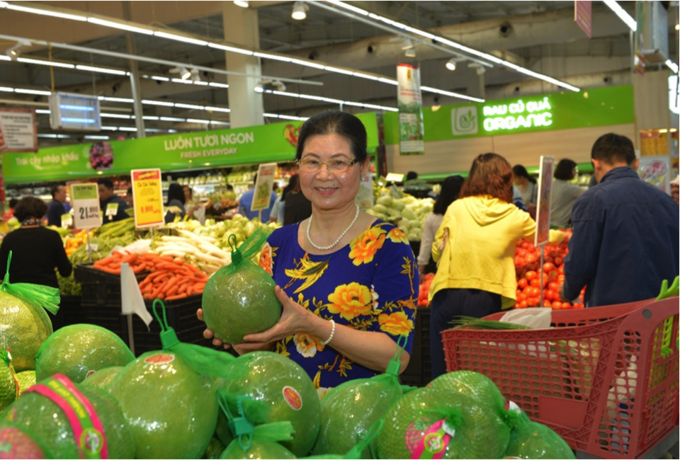 Giúp người nội trợ mua sắm với giá thấp - 3
Cô Ngô Thị Nhàn, khách hàng thân thiết tại Big C Thăng Long
