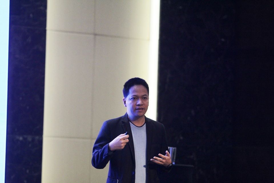 “Tỷ lệ sử dụng phần mềm tại Việt Nam chỉ ở mức 5%, thấp hơn hàng chục lần so với thế giới” - 2 Ông Phạm Kim Hùng CEO & Founder của Base.vn cho biết, việc xây dựng phần mềm trong doanh nghiệp là một bài toán vô cùng phức tạp.