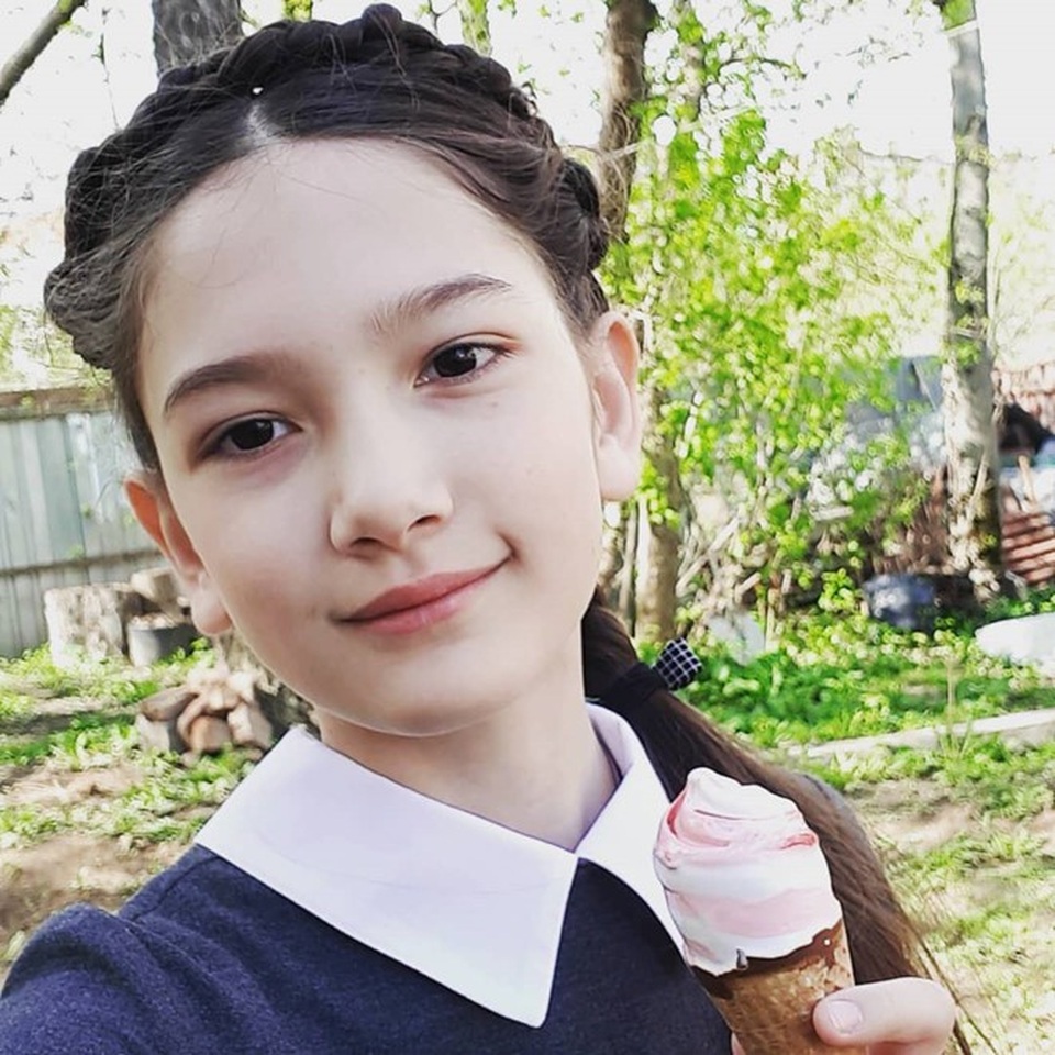 Dàn chị em “cực phẩm” nhà thủ môn “Lâm Tây” và “chim công làng múa” Linh Nga - 30 Em út của Đặng Văn Lâm là cô bé Đặng Thanh Giang sinh năm 2007.