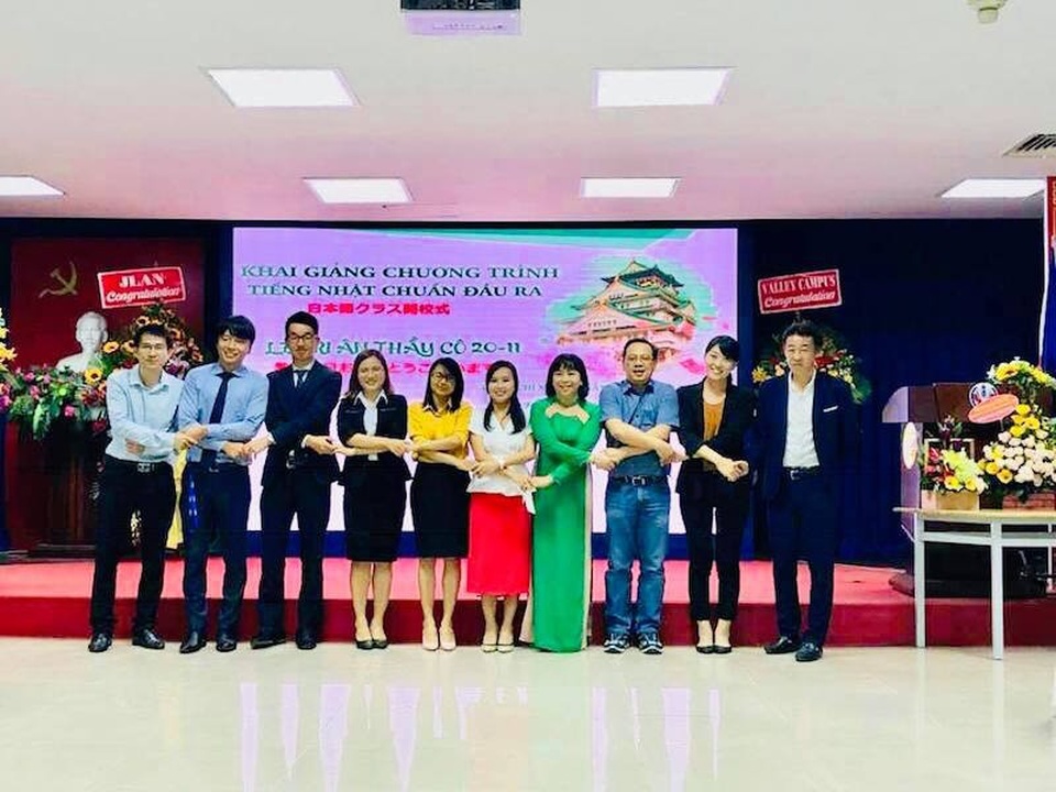 Hajime Nippon cùng VJEC “cầm tay đào tạo chính quy" tiếng Nhật cho sinh viên - 1 Lễ ký kết hợp tác nhân dịp khai giảng tiếng Nhật chuẩn đầu ra