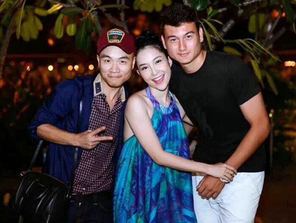Dàn chị em “cực phẩm” nhà thủ môn “Lâm Tây” và “chim công làng múa” Linh Nga - 13 Thông tin Linh Nga và Văn Lâm là chị em họ khiến người hâm mộ thích thú. Nhiều người đã không ngớt lời khen ngợi cho cặp đôi chị em trai tài gái sắc Đặng Văn Lâm - Đặng Linh Nga bởi không chỉ tài năng, cả hai còn sở hữu ngoại hình đẹp.