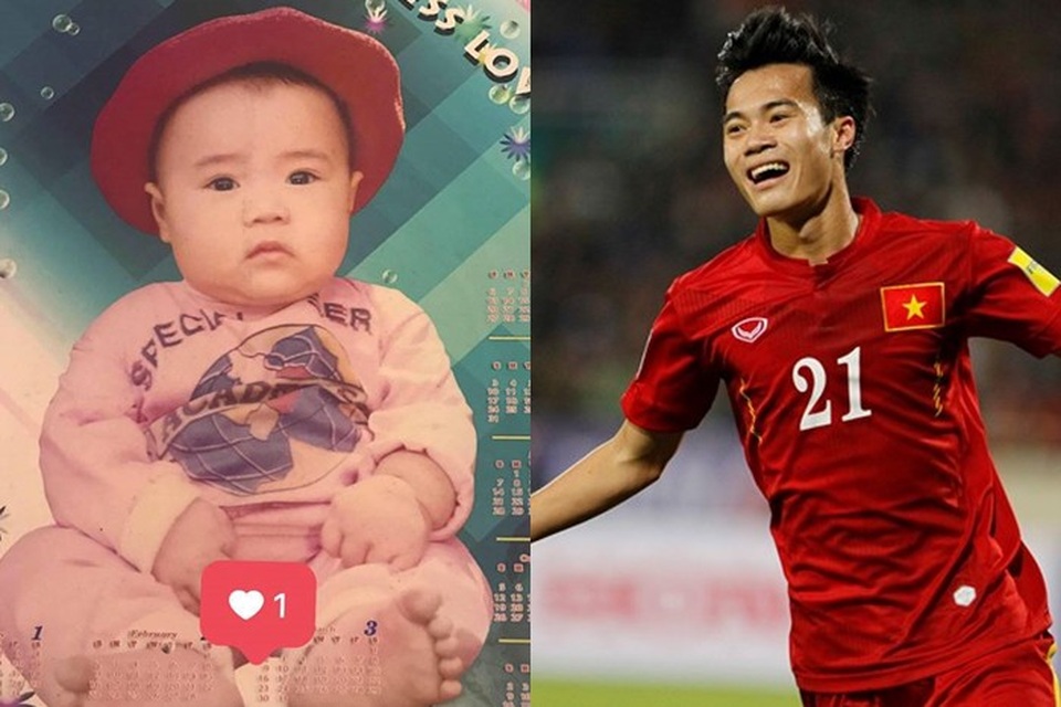 
Do gặp chấn thương nên tại giải AFF Cup năm nay, Văn Toàn không được đá chính. Trên sân cỏ, tiền đạo quê gốc Hải Dương luôn trở thành nỗi ám ảnh với các đối thủ nhờ tốc độ và khả năng đeo bám bền bỉ.
