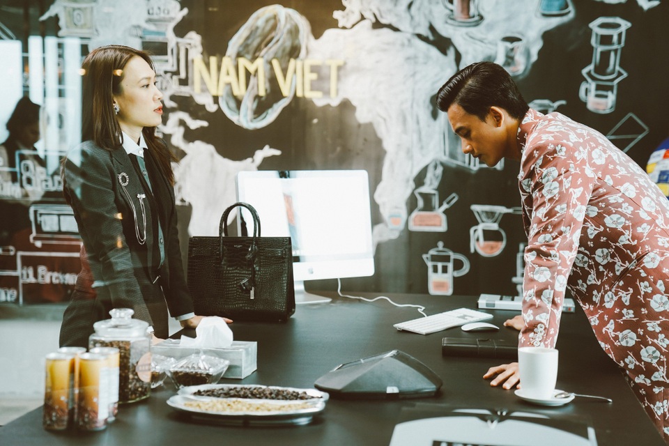 Mỹ Tâm kết đôi cùng “phi công” Mai Tài Phến trong phim điện ảnh đầu tay - 3 Từng đẹp đôi trong MV Đừng hỏi em dù lệch tuổi nên nên sự kết hợp trong phim điện ảnh lần này là sự trở lại bất ngờ của Mỹ Tâm và chàng phi công Mai Tài Phến.