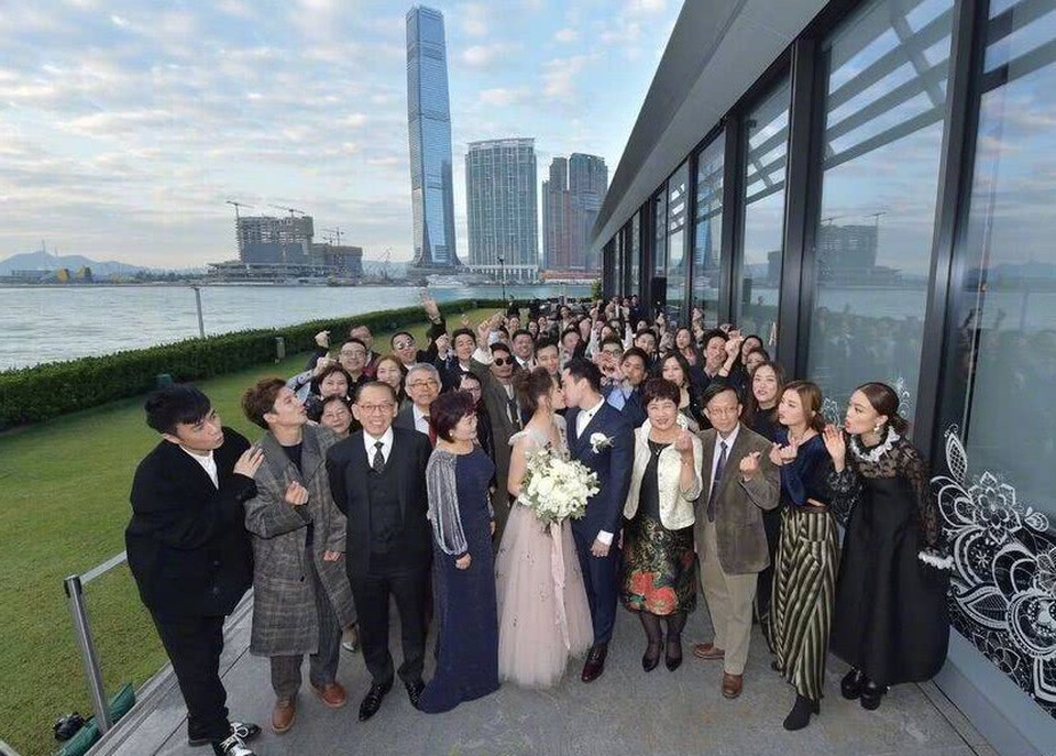 Chung Hân Đồng xinh như công chúa trong tiệc cưới ngoài trời - Ảnh 15. Chung Hân Đồng xinh như công chúa trong tiệc cưới ngoài trời - Ảnh 15.