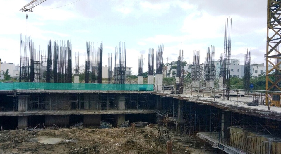 Dùng con dấu giả vẫn được cấp giấy chứng nhận đăng kí doanh nghiệp tại TP.HCM! - 4 Bên trong dự án SaiGon South Plaza đang ngổn ngang.