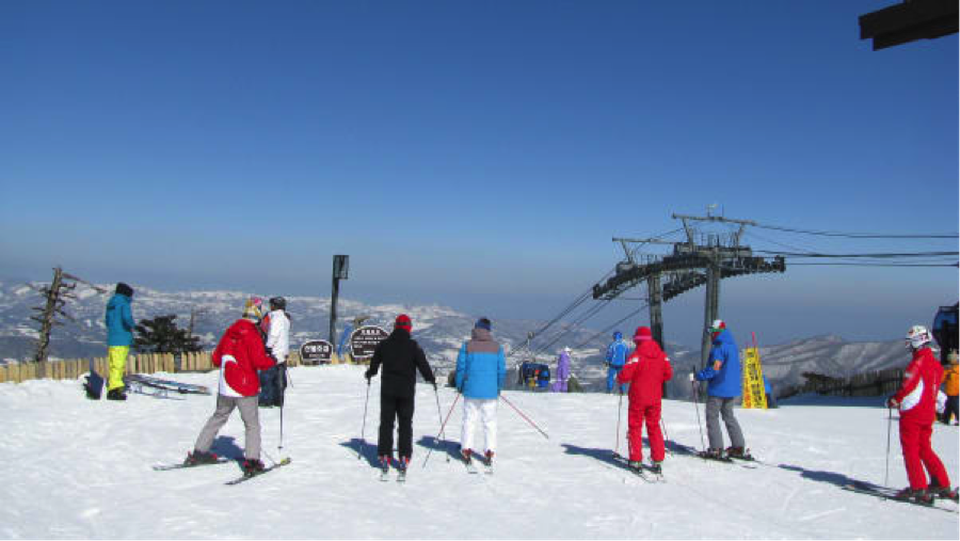 Trượt tuyết là một trong những môn thể thao phổ biến tại Nhật Bản mỗi độ đông về (Nguồn: CNN Travel)