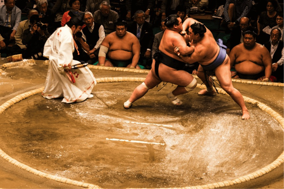 Sumo New Year Basho là cuộc thi truyền thống hàng năm mang đậm sắc màu Nhật Bản (Nguồn: Boutique Japan)