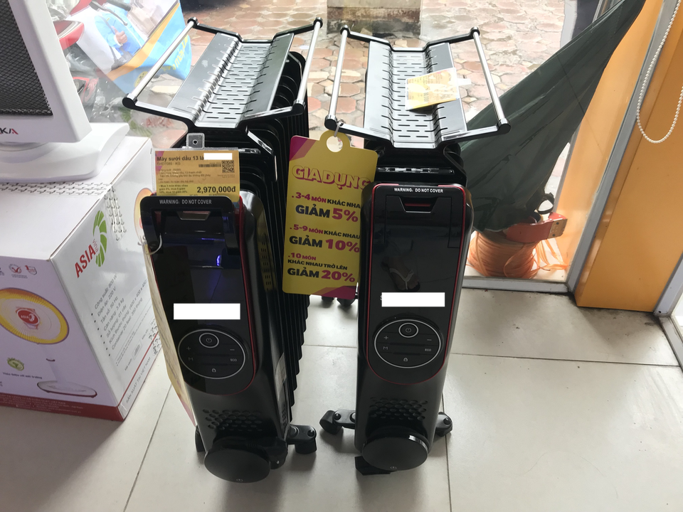 Máy sưởi dầu đắt đỏ dùng hơn 1 năm là hỏng, mang đi sửa thợ cũng “bó tay” - 3 Máy sưởi dầu có đang bán rất chạy ở nhiều cửa hàng (Hình minh hoạ)