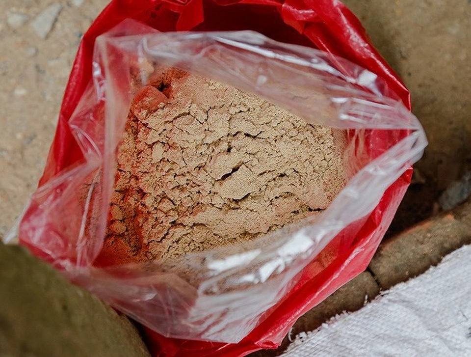 Độc đáo nghề rang ngũ cốc chợ Nủa - 7
Chỉ trong vài phút sản phẩm cần thiết đã được làm xong.