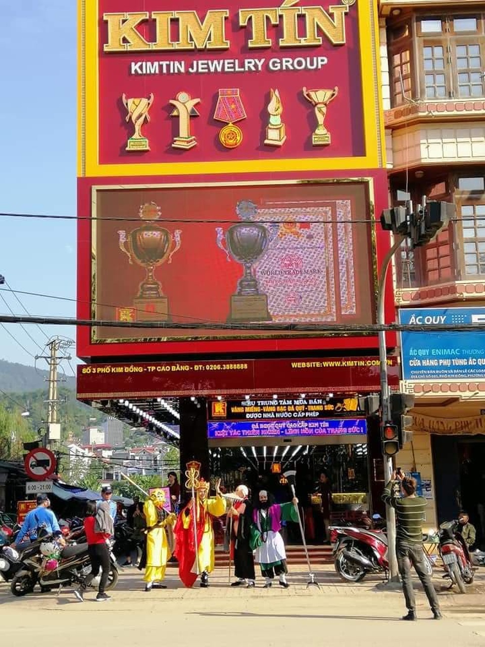 Chủ salon tóc Trương Ngọc Sơn với trang phục độc đáo Thầy trò Đường Tăng - 2 Chủ salon tóc Trương Ngọc Sơn với trang phục độc đáo Thầy trò Đường Tăng - 2