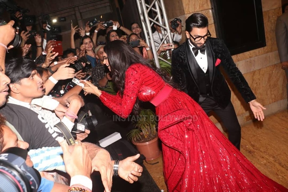 Sao Bollywood tổ chức tiệc cưới xa hoa - 6
Họ đã liên tục tổ chức các buổi tiệc cưới trong gần 1 tháng nay