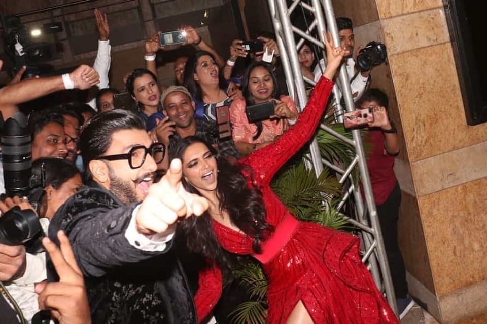 Sao Bollywood tổ chức tiệc cưới xa hoa - 7
Deepika Padukone và chồng Ranveer Singh đều là sao hạng A của Bollywood