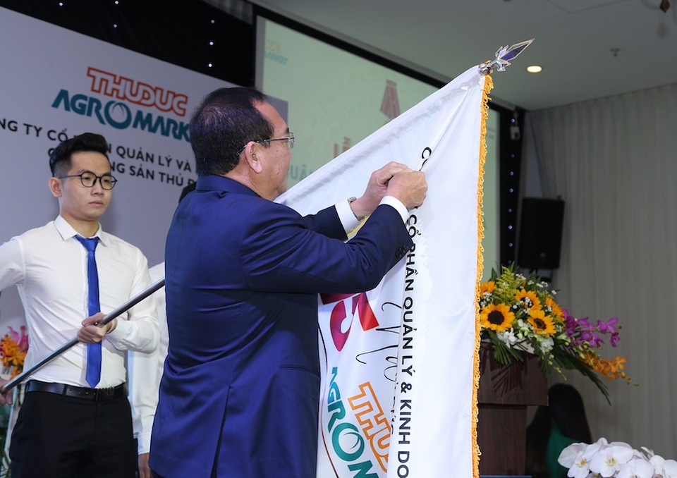 Chợ Nông sản Thủ Đức đón nhận Huân chương Lao động hạng Ba - 1 Chợ Nông sản Thủ Đức đón nhận Huân chương Lao động hạng Ba - 1