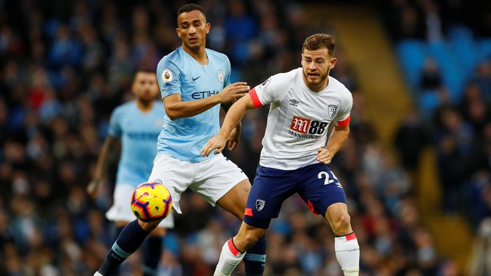 Man City 3-1 Bournemouth: Chênh lệch đẳng cấp - 4
Trong hiệp một cả hai đội mỗi đội có 1 lần dứt điểm trúng cầu môn đối phương