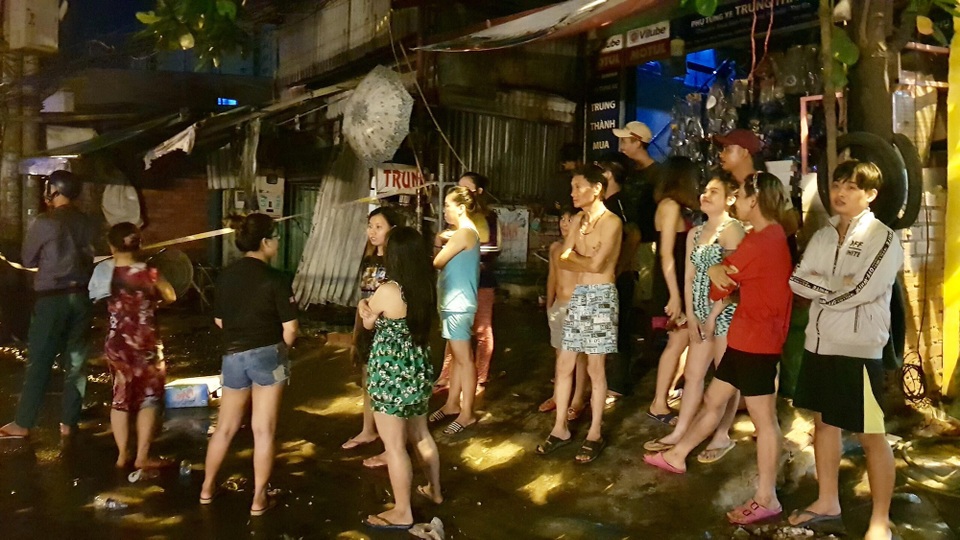 TPHCM: Cháy lớn trong đêm, 1 người chết, 20 người mắc kẹt - 6