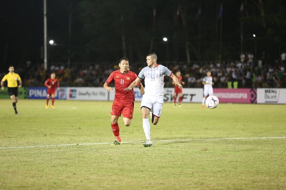 
Những phút đầu tiên của trận đấu diễn ra đầy căng thẳng
