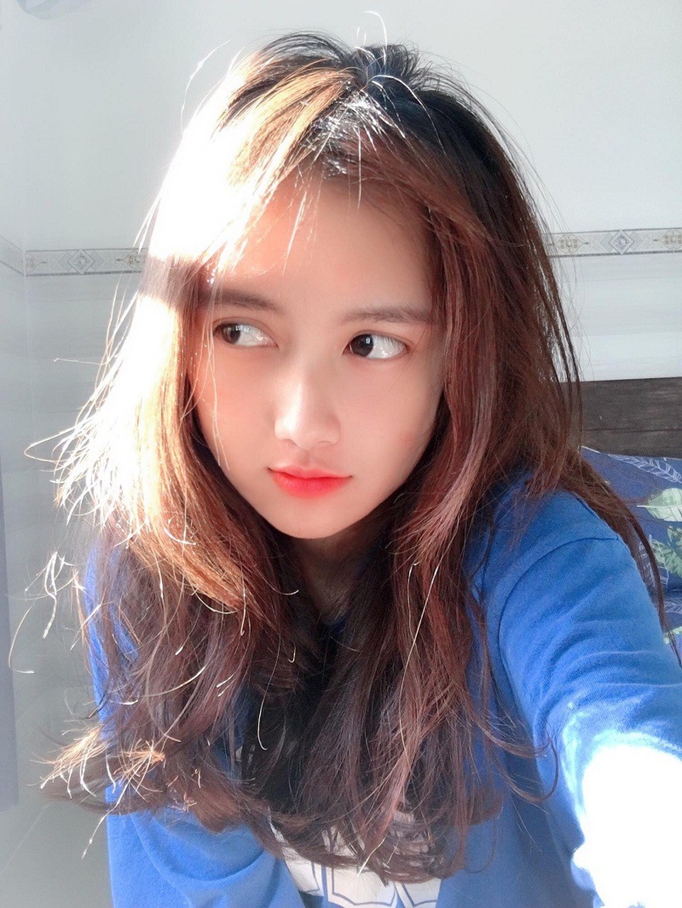 “Em cảm thấy vui và tự tin hơn. Cũng có một số lời nói khiếm nhã cho rằng em phẫu thuật thẩm mỹ, em đọc nhưng không quan tâm lắm, em cũng không muốn đáp lại”, Uyên chia sẻ.