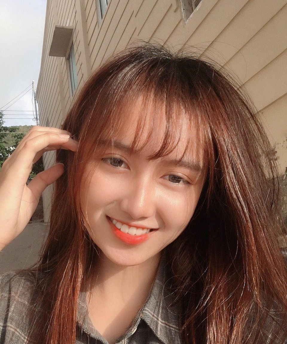 Hương Uyên cũng bật mí sắp tới sẽ là gương mặt đại diện cho trường.