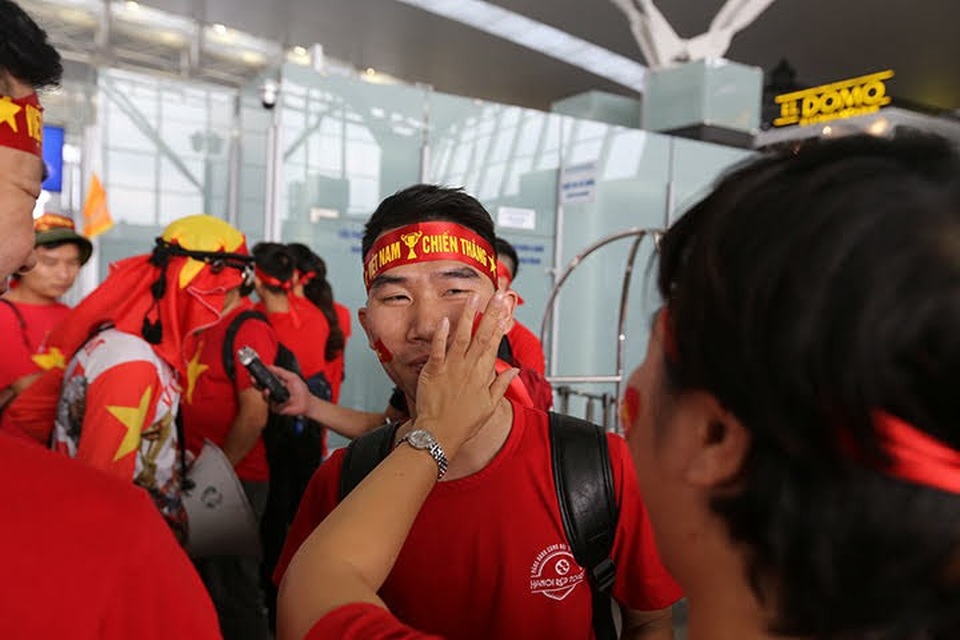 
Các đơn vị lữ hành nhanh chóng ra mắt sản phẩm tour đi Philippines xem bóng đá. Vietravel, HaNoiRedtours, Vietrantour… mở hành trình vào sáng 2/12 với mức giá 16,9 triệu – 23,5 triệu/ người.
