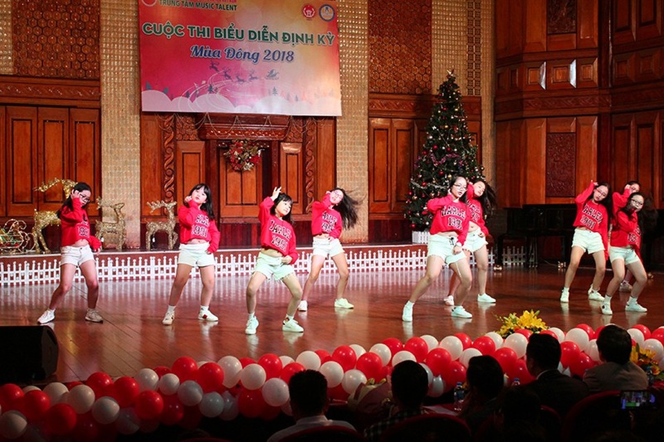 Xem các tài năng nhí trình diễn piano, guitar, đàn tranh - 2 Màn nhảy hiện đại của các tài năng nhí
