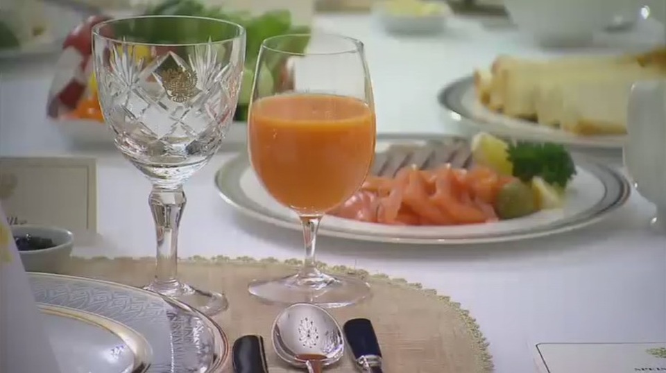 Mời Thủ tướng Đức đặc sản Nga, ông Putin gửi thông điệp vụ tàu Ukraine - 3
Những món đặc sản được phái đoàn Nga trực tiếp mang tới Argentina để mời Thủ tướng Đức. (Ảnh: RT)