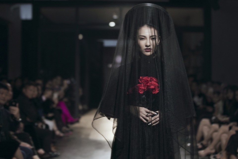 Nhìn lại chặng đường đã qua, Hồng Quế cảm ơn những vấp váp trong quá khứ vì đã đến sớm. “Khi vấp ngã sớm, tôi đã đứng lên được”, Hồng Quế tâm sự.