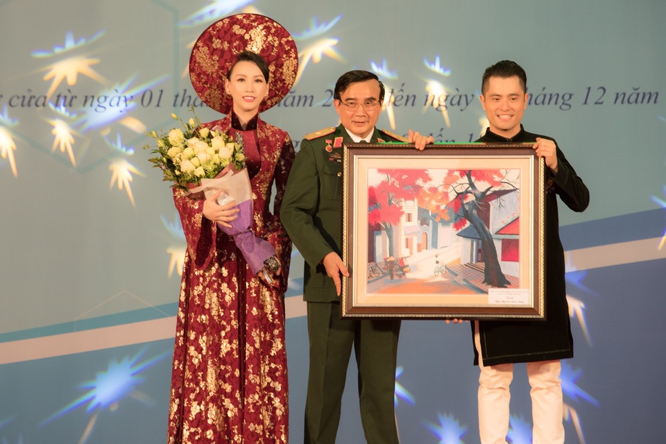 Hoa hậu Paris Vũ trình diễn áo dài, ủng hộ người khuyết tật - 2 Người đẹp cùng NTK Nhật Dũng sẽ đồng hành cùng chương trình với nhiều hoạt động thiện nguyện ủng hộ.