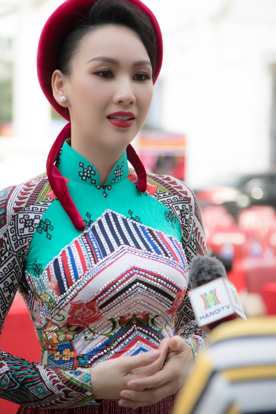 Hoa hậu Paris Vũ trình diễn áo dài, ủng hộ người khuyết tật - 4 Hoa hậu Paris Vũ trình diễn áo dài, ủng hộ người khuyết tật - 4