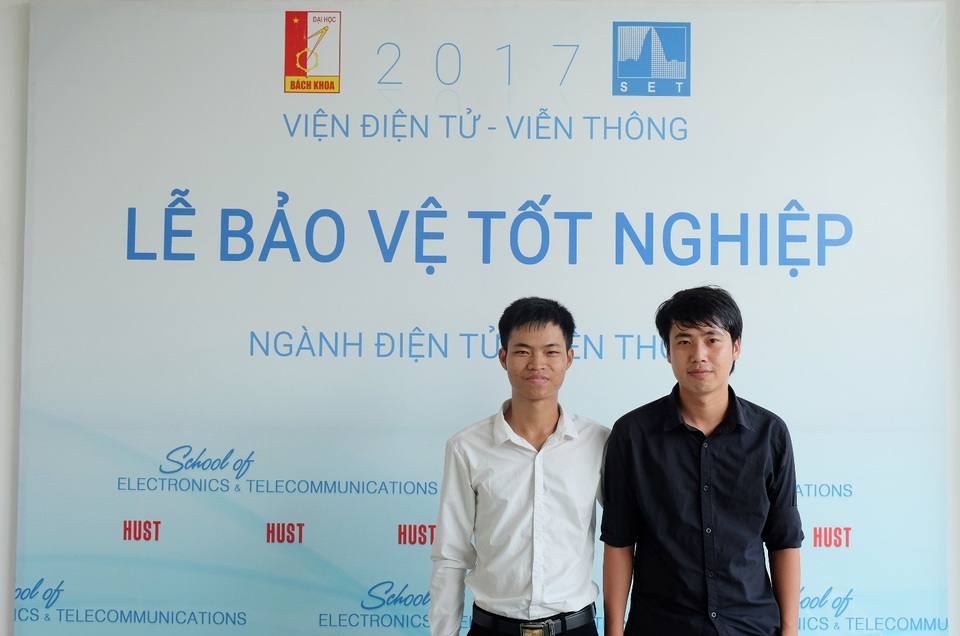 Tâm sự nhói lòng của chàng trai chạy thận, cựu SV trường ĐH Bách khoa Hà Nội - 4
Tháng 10/2017, Vinh (áo trắng) đã bảo vệ tốt nghiệp tại trường ĐH Bách khoa Hà Nội