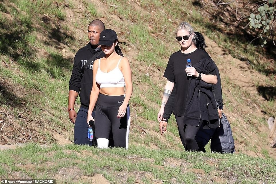 Selena Gomez tái xuất gợi cảm và khỏe khoắn - 5
Anh luôn mong cô có cuộc sống bình yên và tốt đẹp