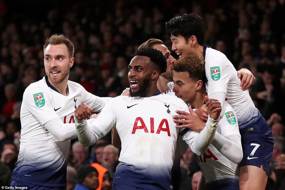 
Niềm vui của các cầu thủ Tottenham với bàn thắng nhân đôi cách biệt
