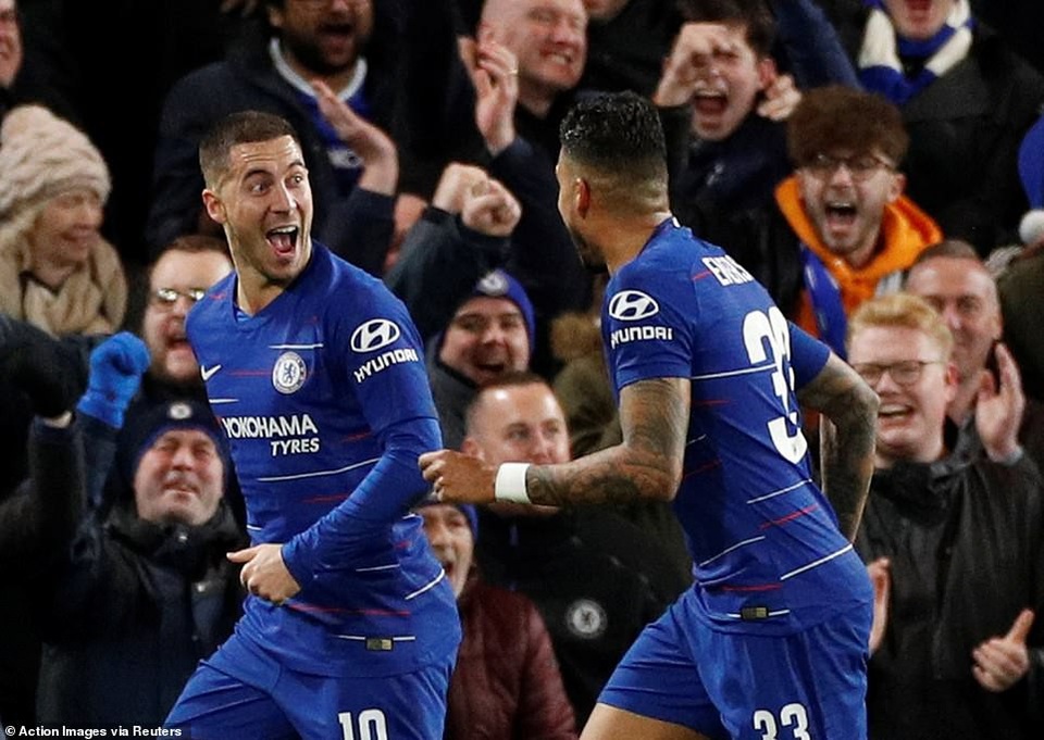 Hazard lập công đưa Chelsea vào bán kết League Cup - 1
Hazard ăn mừng cùng đồng đội sau khi ghi bàn cho Chelsea