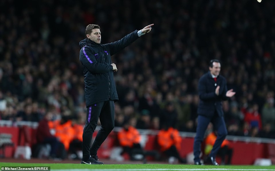 
Pochettino chỉ đạo học trò thi đấu tại Emirates
